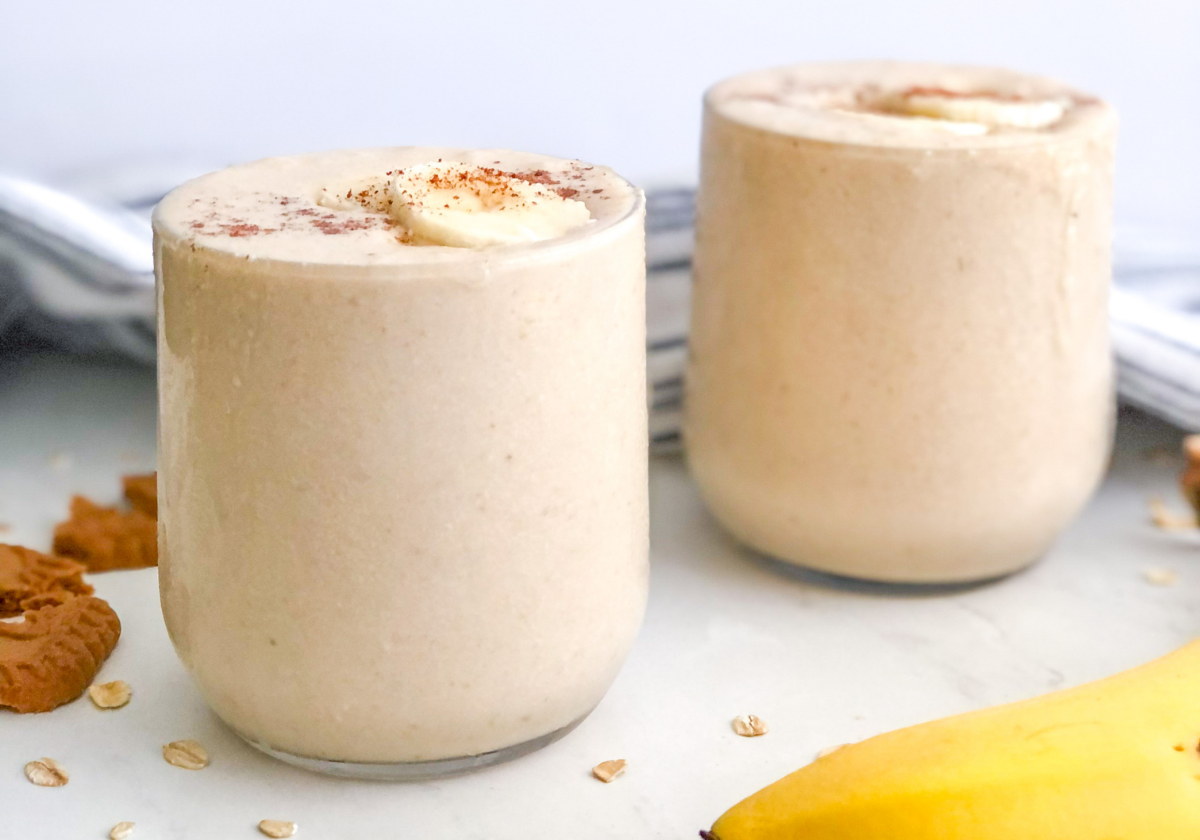 oatmeal biscoff smoothie with banana