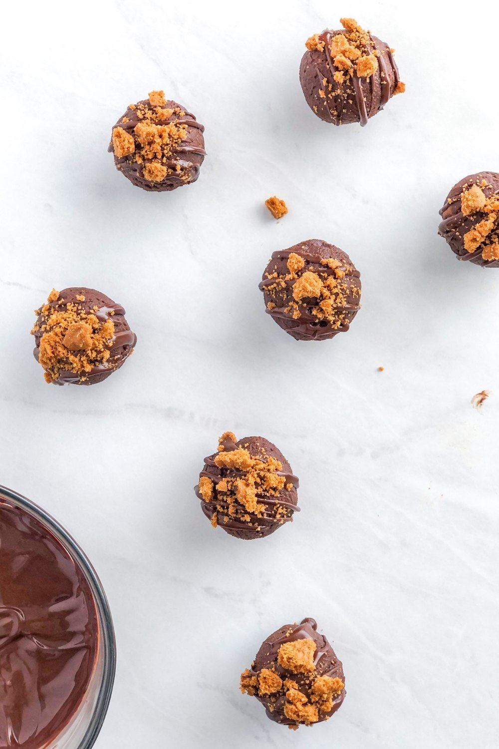 Biscoff brownie truffles with a bowl of melted dark chocolate