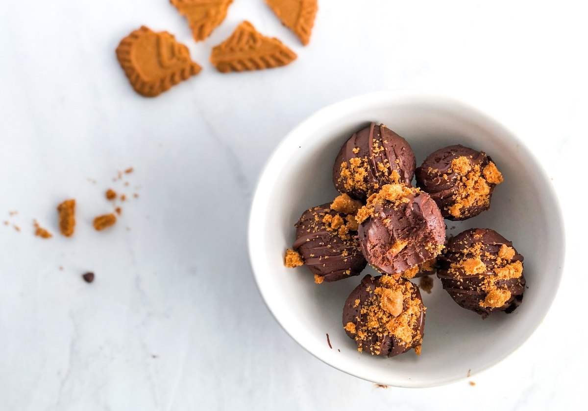 chocolate truffles in a bowl with crushed speculoos cookies