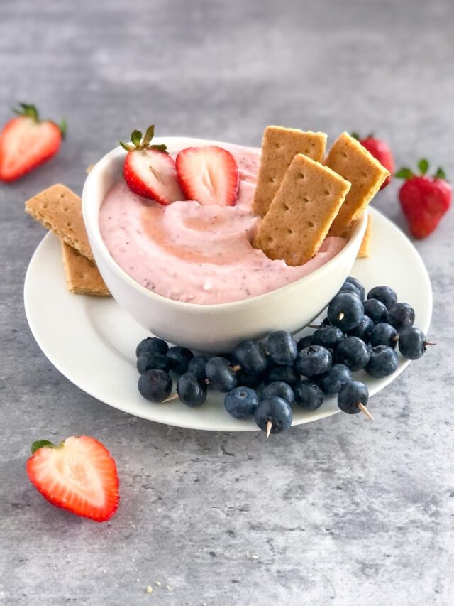 honey yogurt dip with strawberries and graham crackers