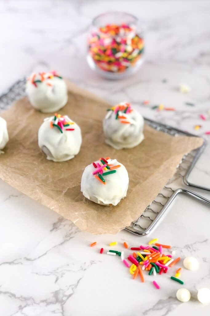 White Chocolate Birthday Cake Truffles with Oat Flour (No Bake)