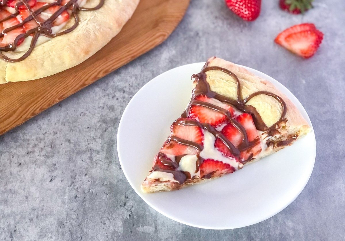 strawberry Nutella pizza with mascarpone