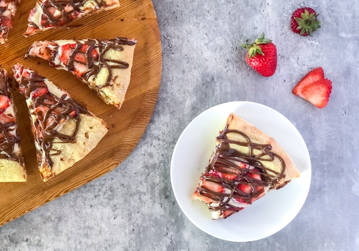 strawberry Nutella pizza with mascarpone