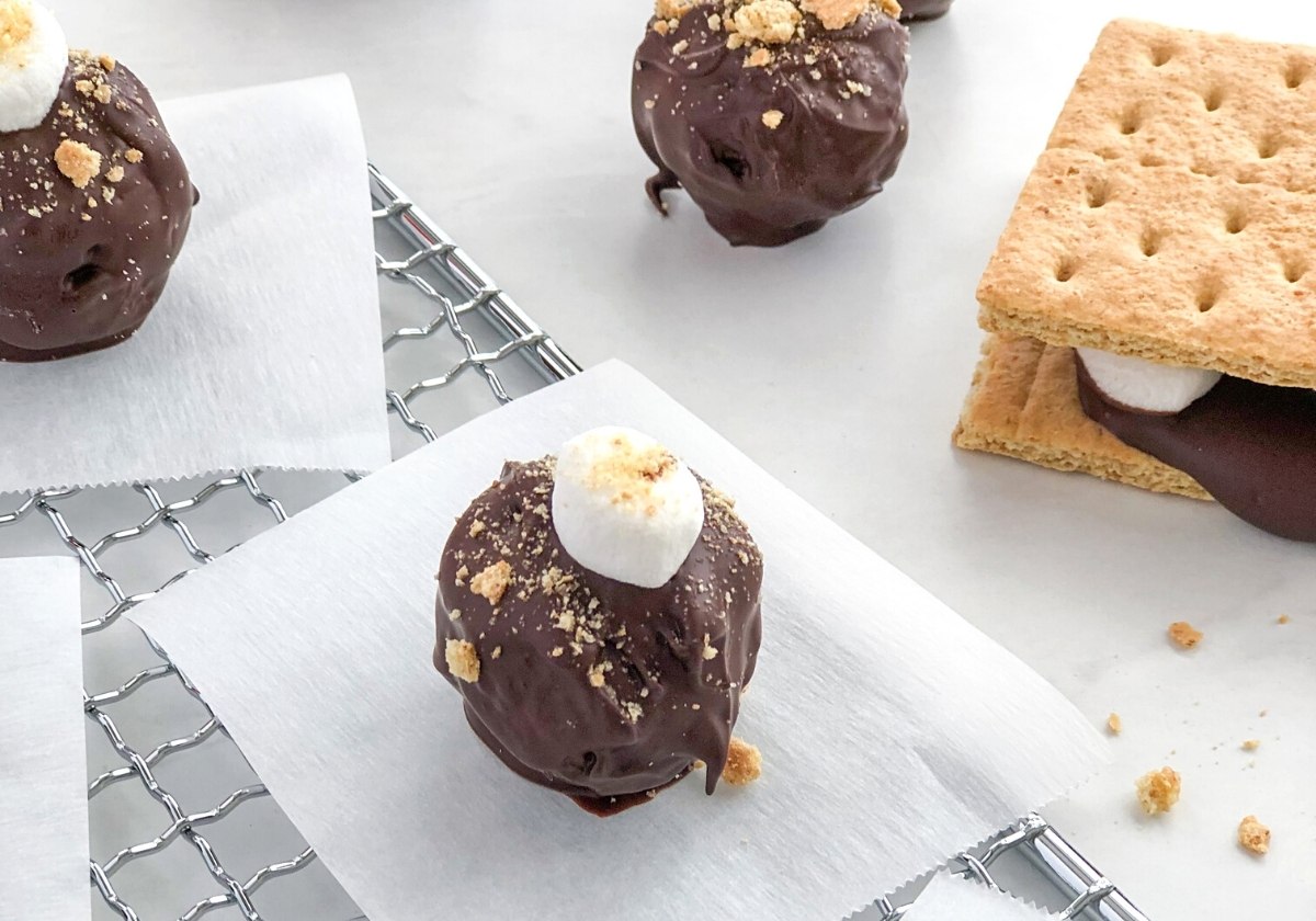 smores chocolate truffles topped with mini marshmallows