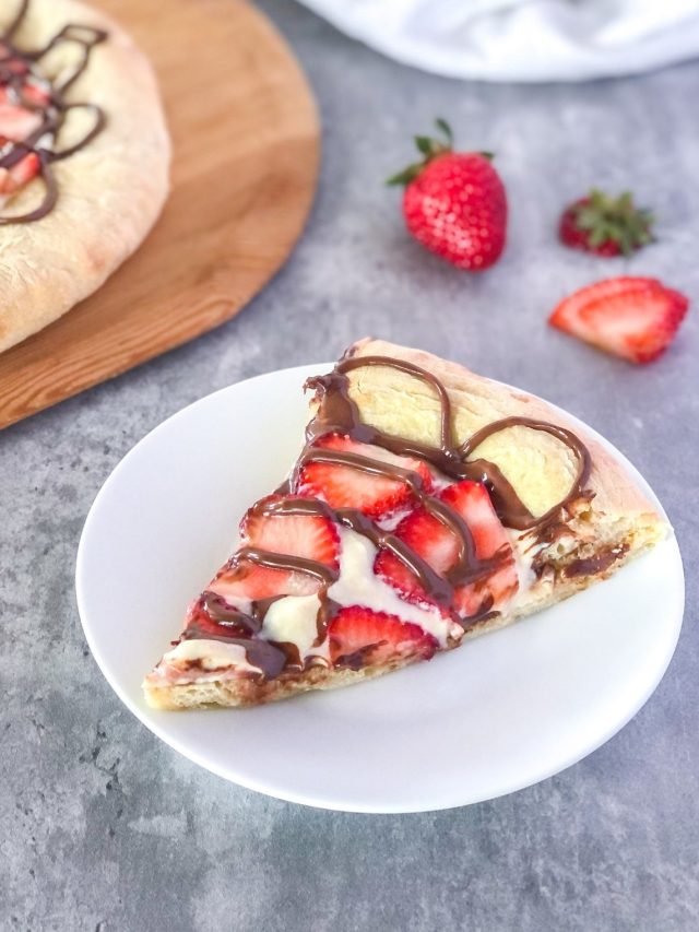Valentine’s Day Strawberry Dessert Pizza