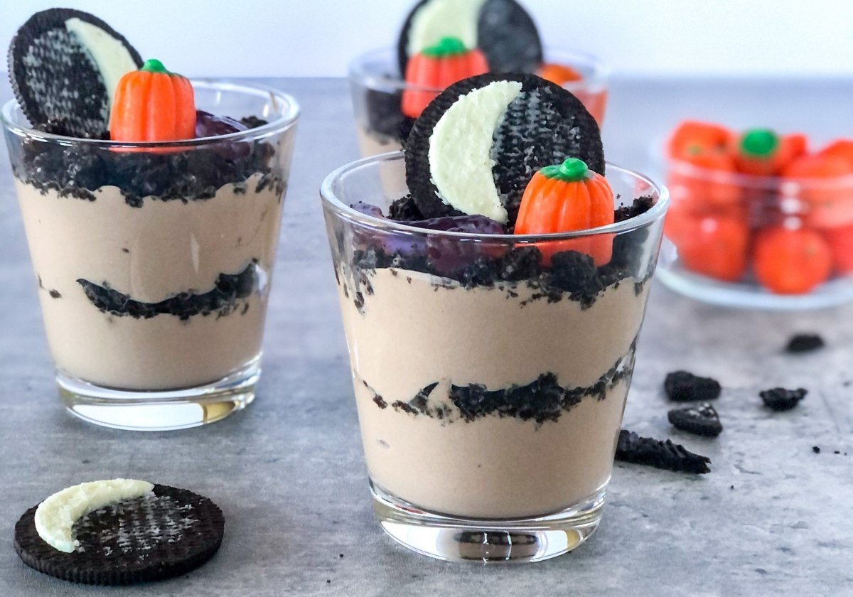 Halloween Oreo dirt cups with Mellowcreme pumpkins and gummy worms