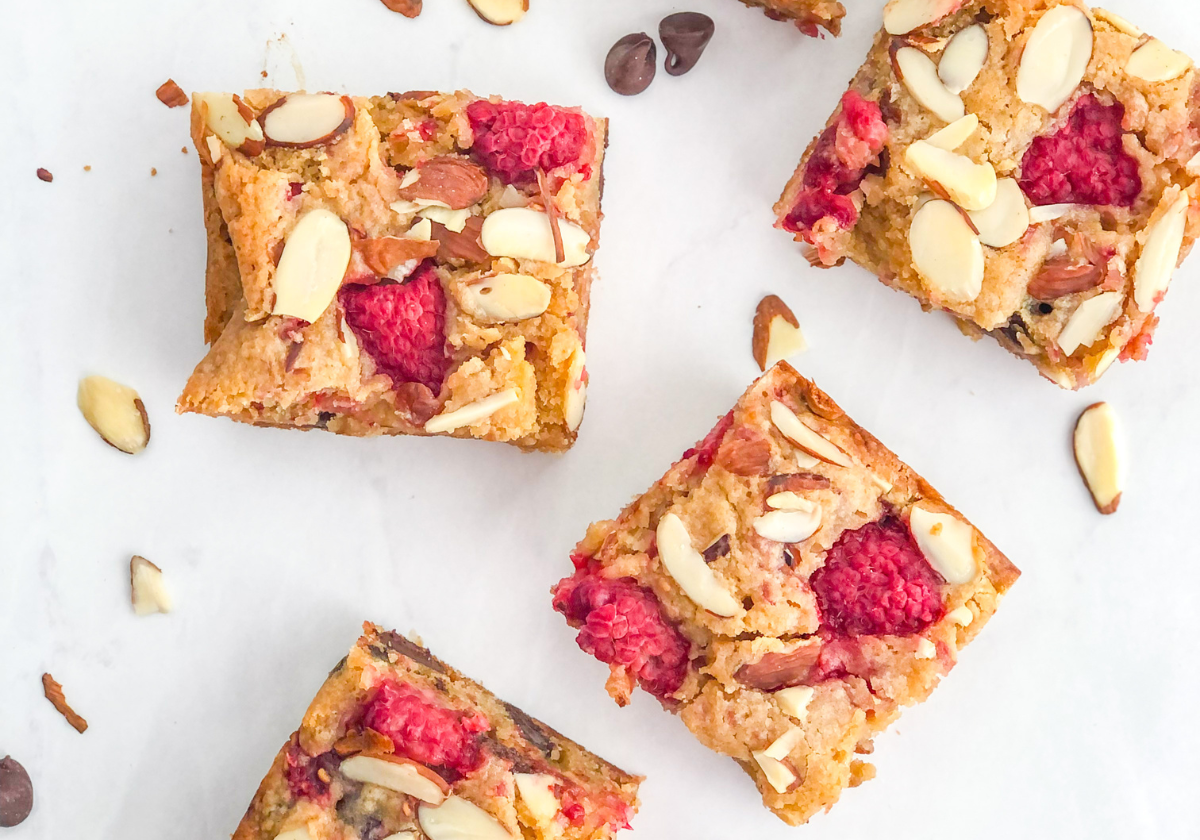 raspberry almond blondies with dark chocolate chips
