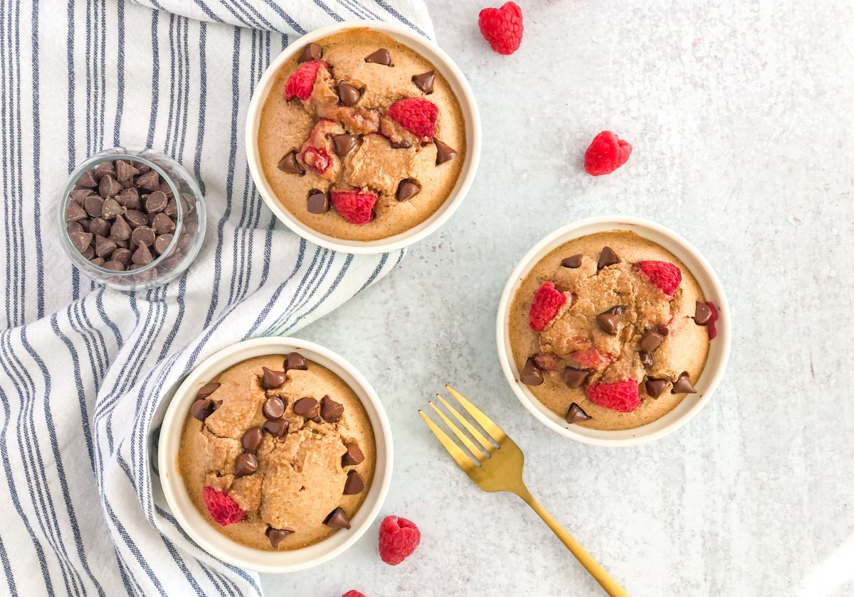 raspberry blended baked oats with chocolate chips in ramekins